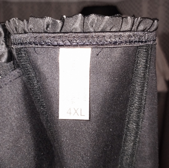 Elegant, black strapless jaquard satin corset with ruffled trim - Picture 14 of 14